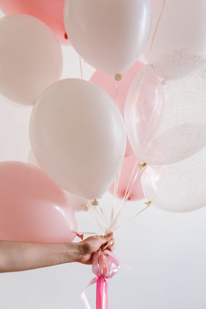 Pembe ve beyaz balon buketi